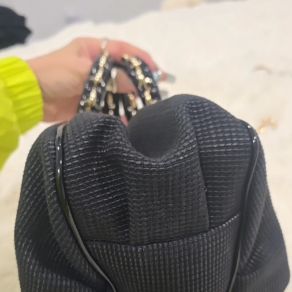 Elegant Black Handbag - Picture 13 of 13